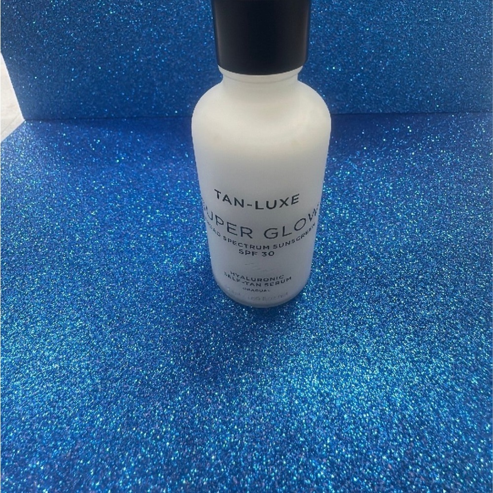 Tan- Luxe Super Glow Hyaluronic Self-Tan Serum Gradual Full Size / 85$ retail